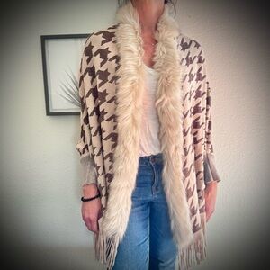 Anna-Kaci California Houndstooth Shawl with Faux Fur Trim and Fringe